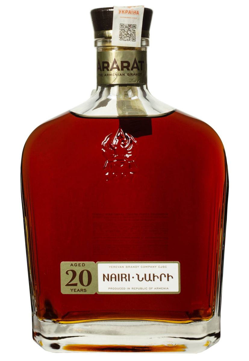 Бренди Арарат Наири 20 лет в коробке 0.7 л